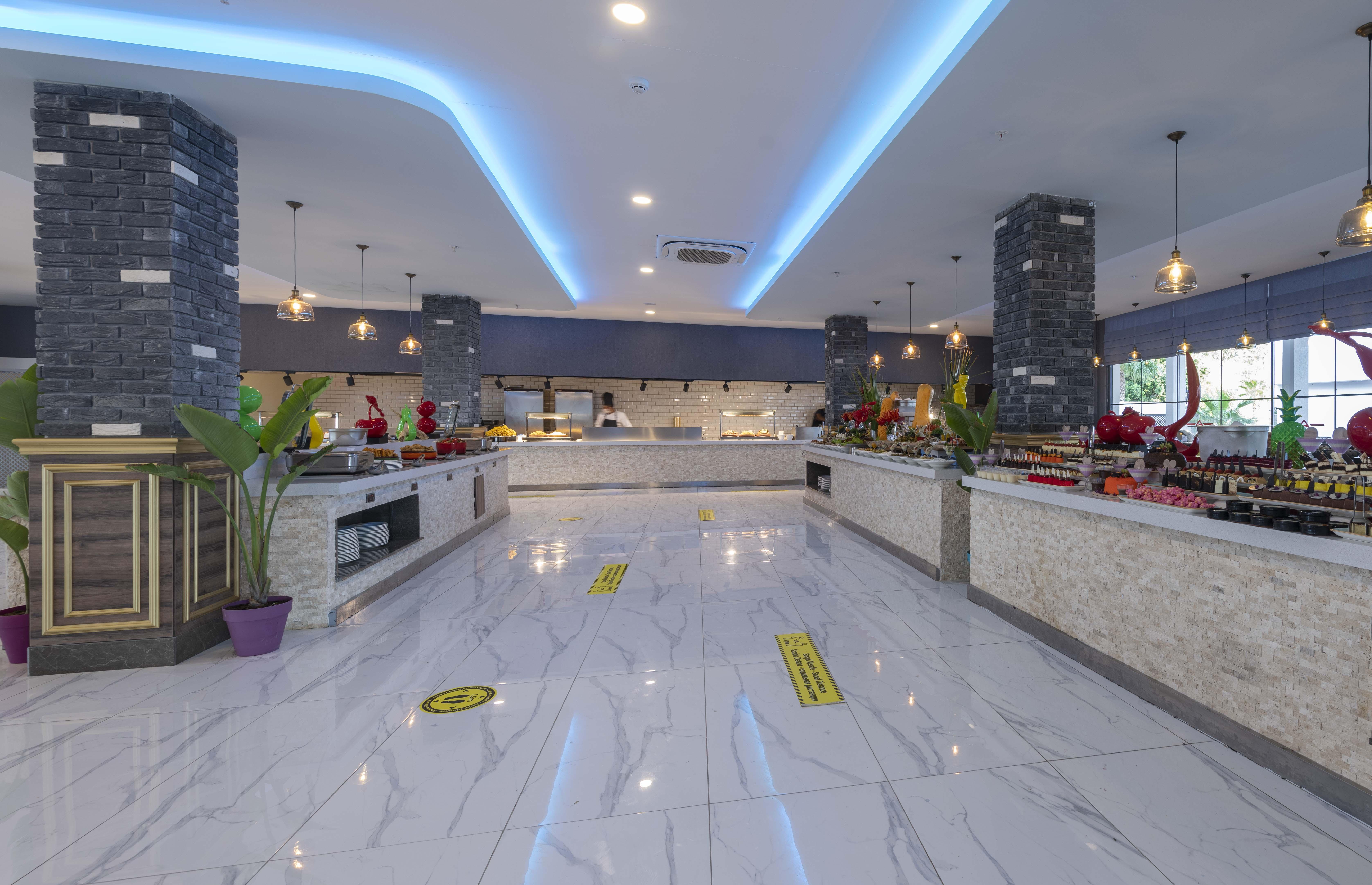 Royal Towers Lara Hotel Antalya Exterior foto